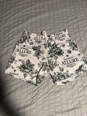 🔥 Brand New Maison Allure Streetwear Shorts 🔥